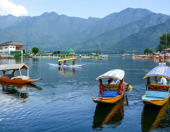 Kashmir Tour Packages for Family: 7-Night Majestic Family Odyssey